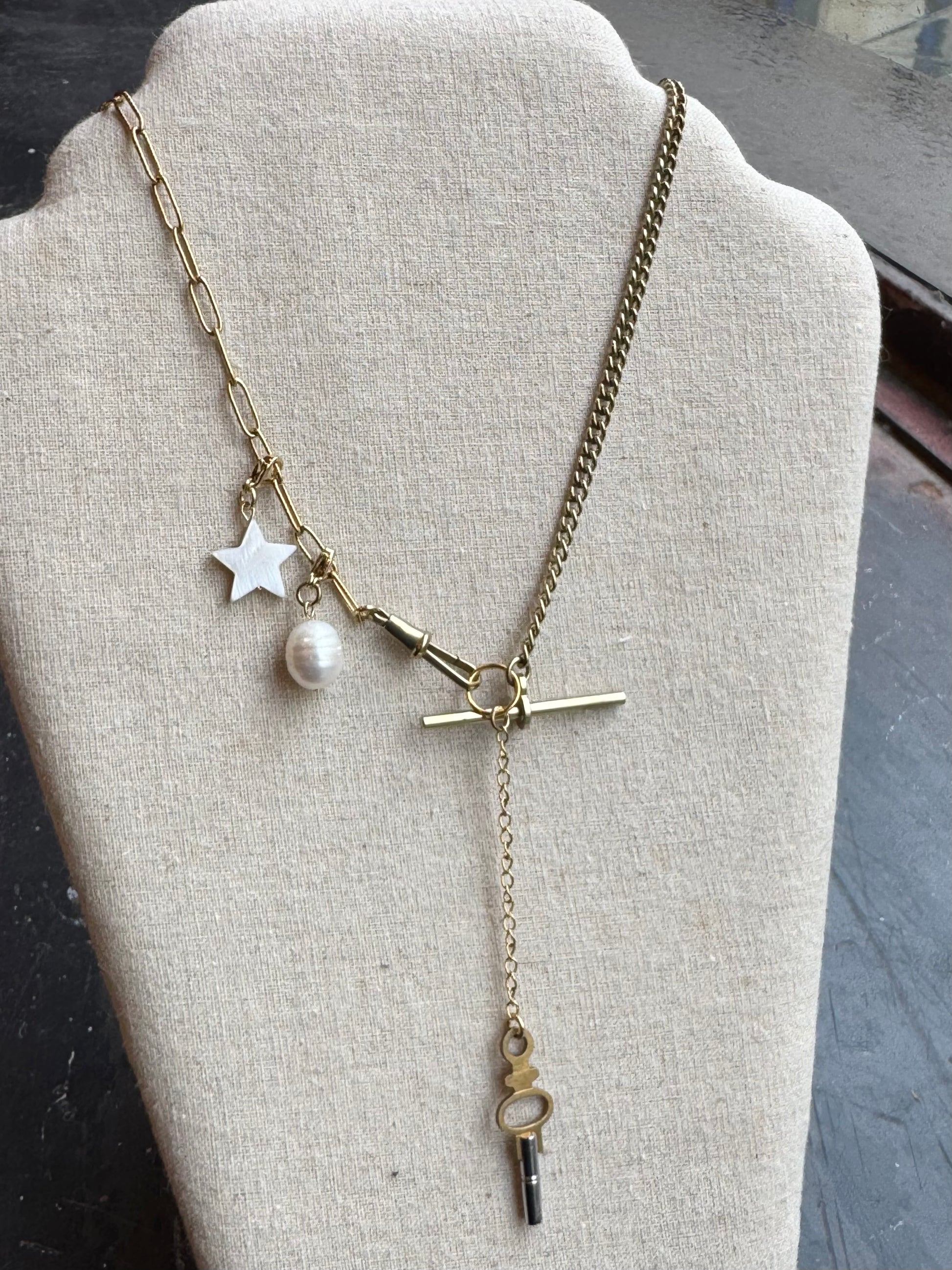Vintage Gold Tone T Bar Necklace with Extended Hanging Charm
