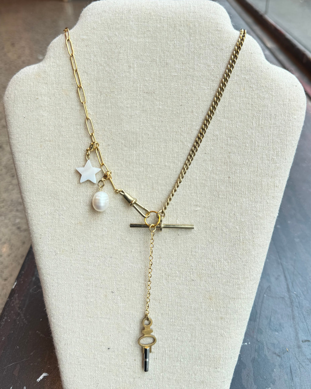 Vintage Gold Tone T Bar Necklace with Extended Hanging Charm