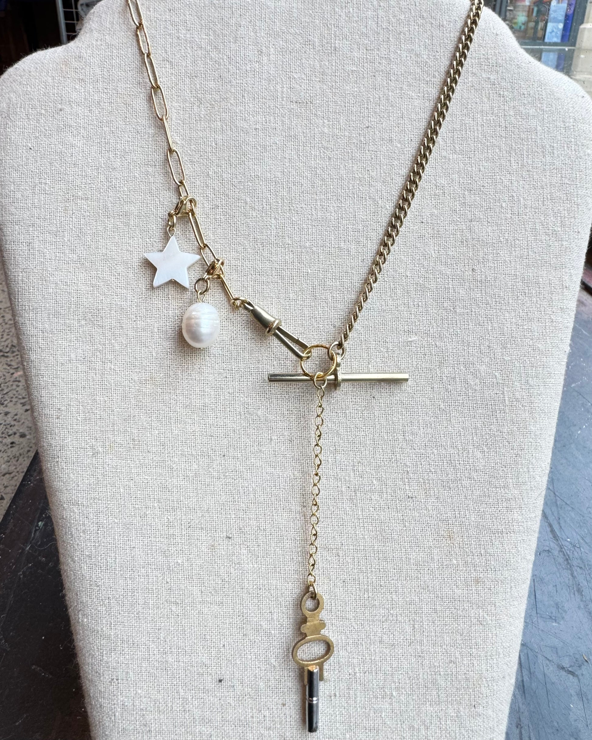 Vintage Gold Tone T Bar Necklace with Extended Hanging Charm