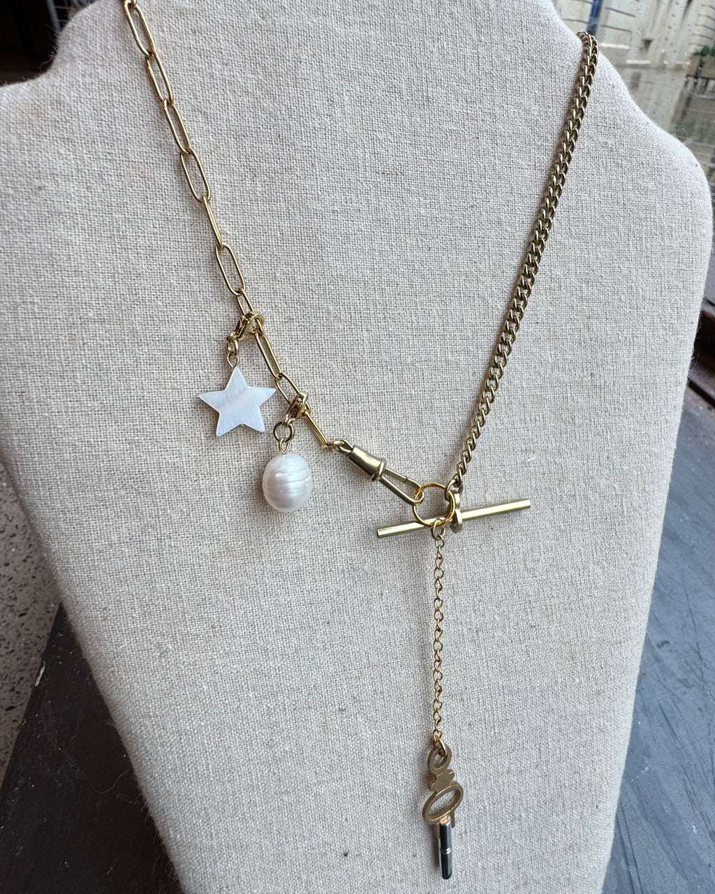 Vintage Gold Tone T Bar Necklace with Extended Hanging Charm