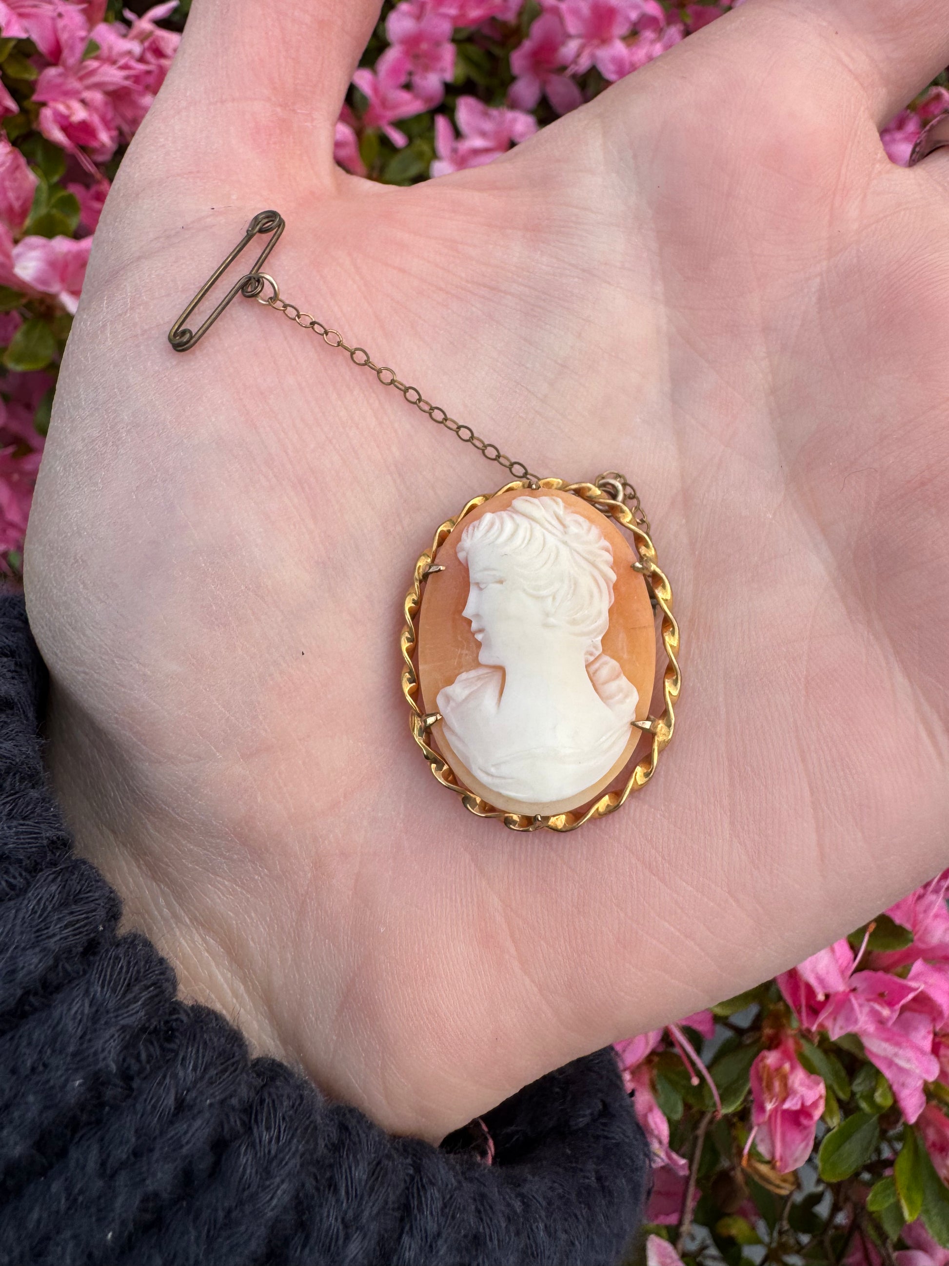 Antique 9ct Gold Twisted Frame Shell Cameo Pendant & Brooch